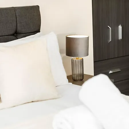 New Luxury - Two Bedroom - Centre - Jq 7ah Apartment *